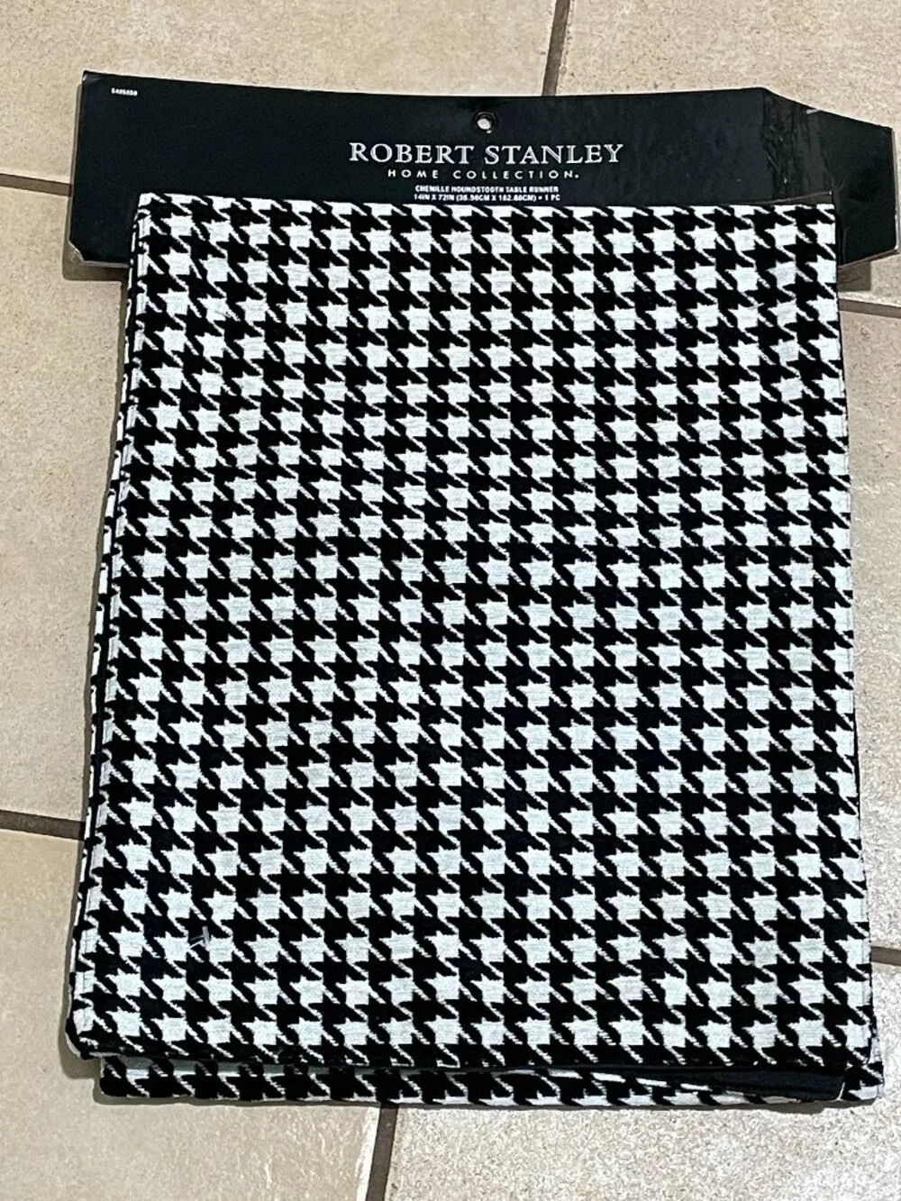 NWT Black & White Chenille Houndstooth Table Runner ROBERT STANLEY
